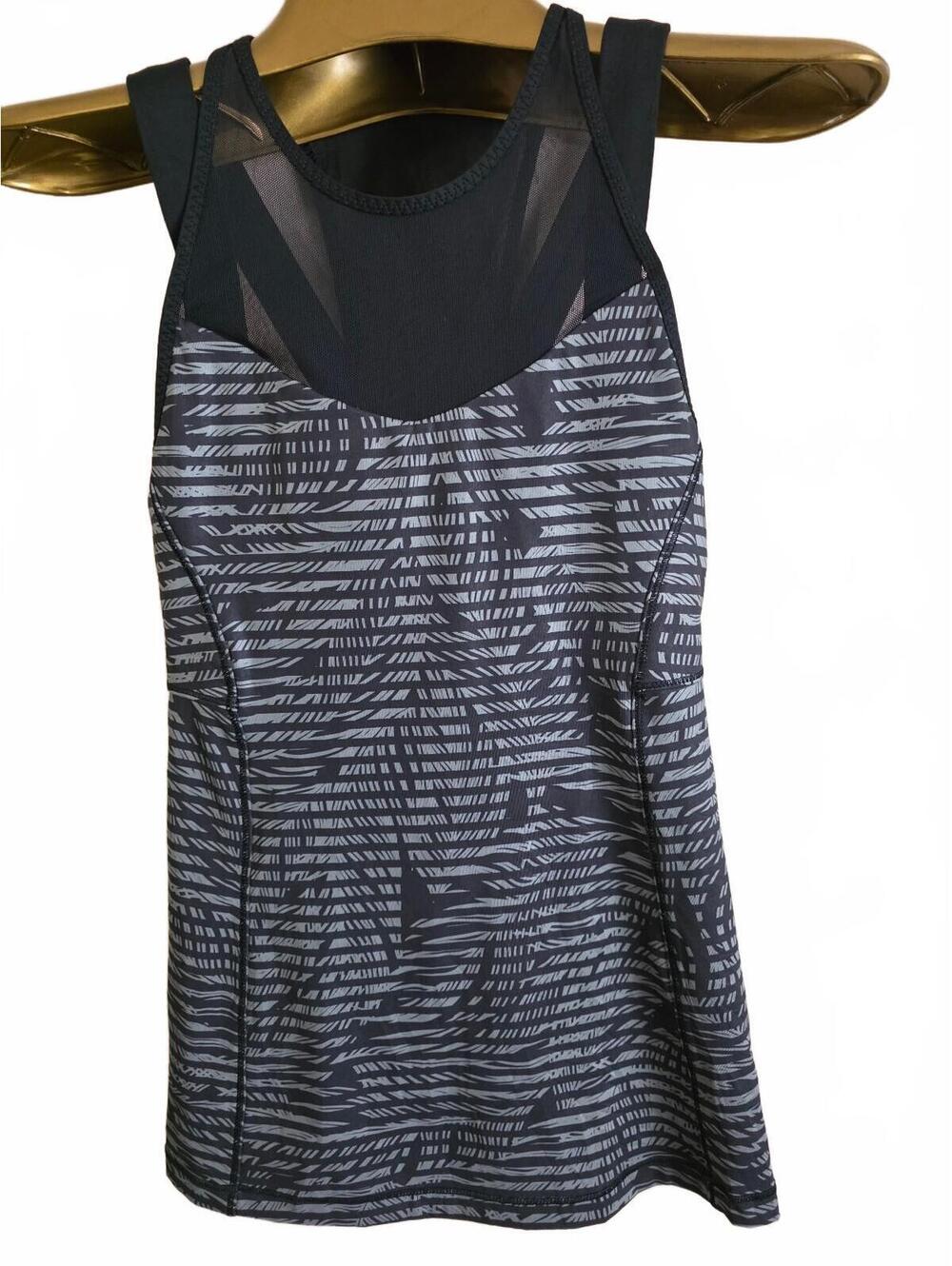 Lululemon Running In The City in the Stripe Play Slate Black Pattern Size 2